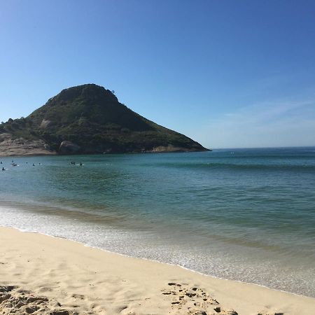 Apartamento com 2 QUARTOS em CONDOMINIO, Estacionamento e Portaria 24h - COMÉRCIO ao lado - Wi-Fi - NETFLIX e Cozinha Completa Rio de Janeiro Exterior foto